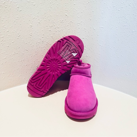 UGG Classic Ultra Mini Women’s Carnation Pink Boots Size 6 NWT - Picture 10 of 11